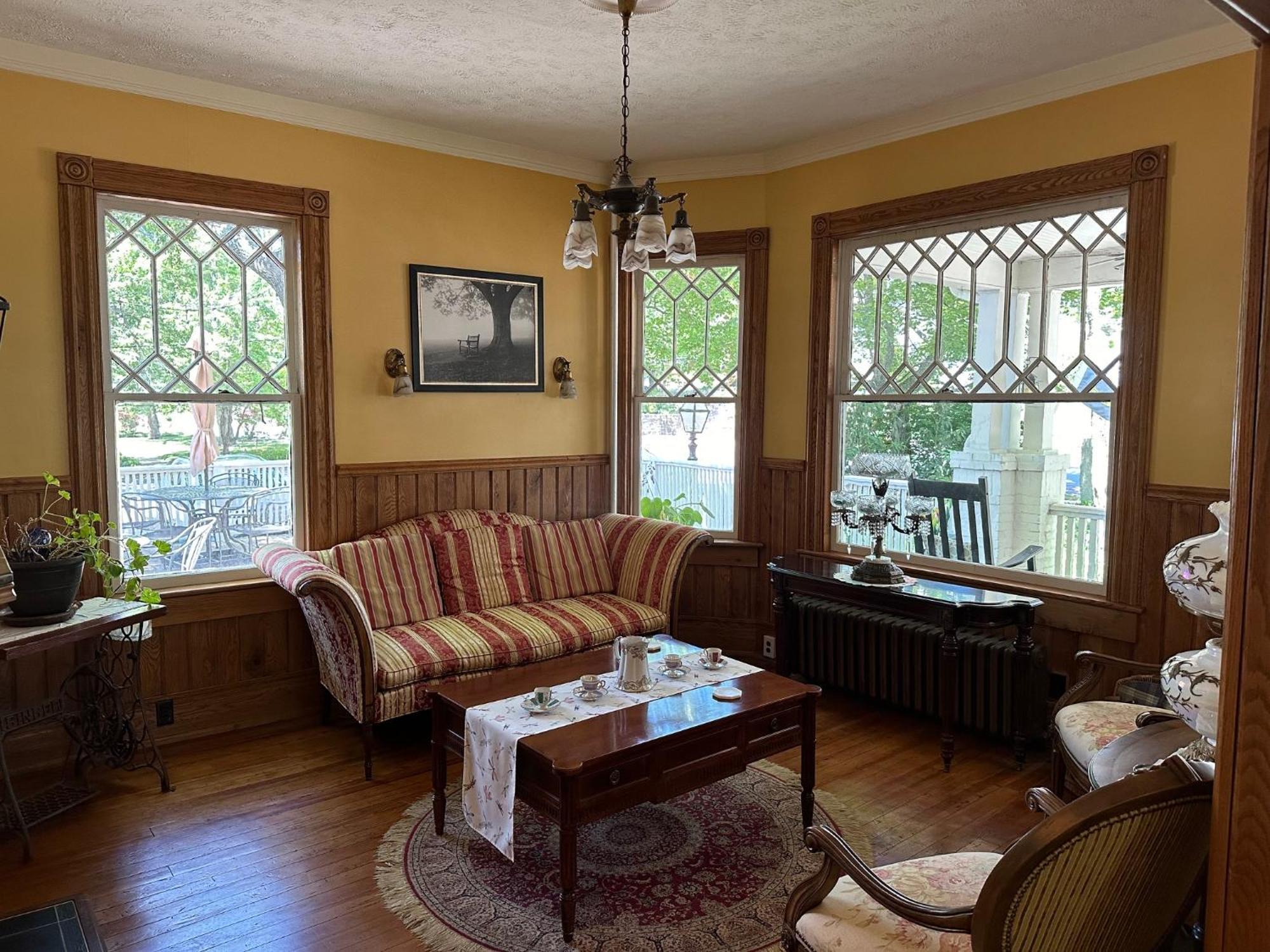 The Charleston Inn Hendersonville Nc מראה חיצוני תמונה